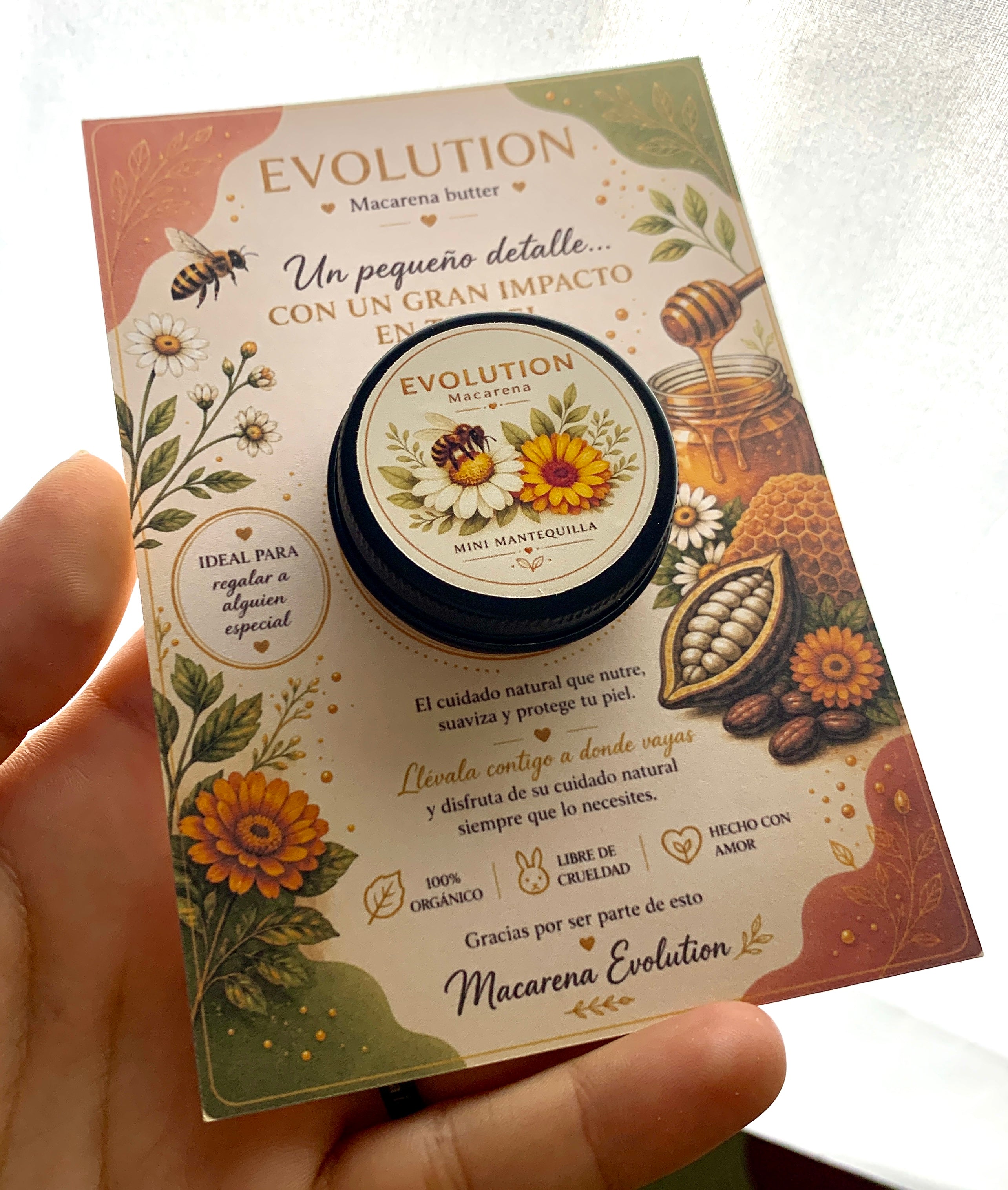 La versión mini de nuestra mantequilla original. Todo el poder hidratante en un tamaño perfecto para llevar contigo y cuidar tu piel en cualquier momento.